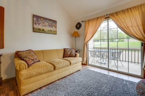 3 Mi to Titanic Museum: Branson Condo w/ Fireplace Apartment in Branson