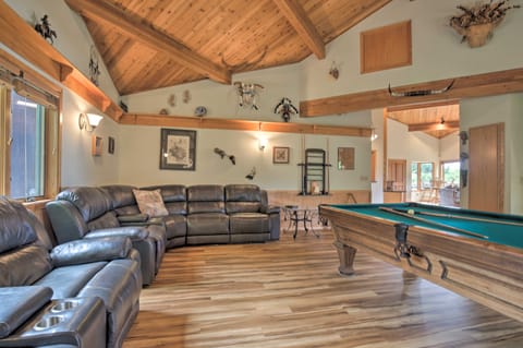 Walk to Ocean: Home w/ Hot Tub in South Beach! House in Oregon