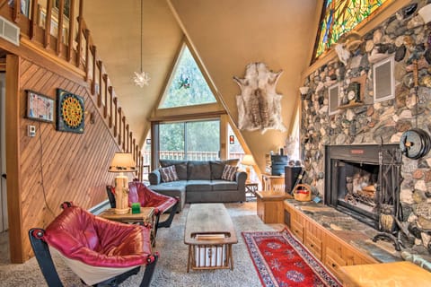 'Star House' in Pine Mtn Club - 20 Mins to Skiing! House in Pine Mountain Club