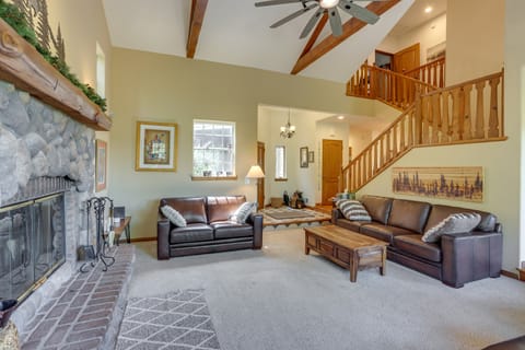 Luxe Lake Arrowhead Home w/ Deck, 3 Mi to Village! House in Lake Arrowhead