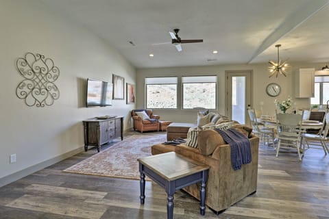 'Kanabin' Near Zion NP: Luxe Home w/ Fire Pit! House in Kanab