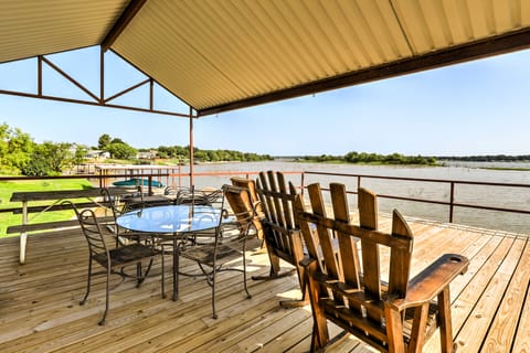 Waterfront Granbury House w/ Deck & Private Dock! House in Granbury