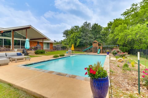 12 Mi to Dtwn: Austin Guest Cottage w/ Pool Access Cottage in Austin