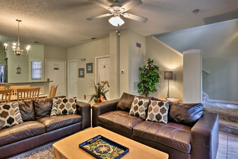 Your Disney Holiday at Emerald Island, 5 Mi to WDW Apartment in Four Corners