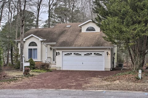 Ocean Pines House w/ Screened-In Deck & Grill! Haus in Ocean Pines