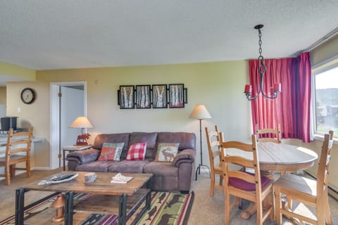 1 Mi to Granby Ranch: Cozy Condo w/ Fireplace Apartment in Granby