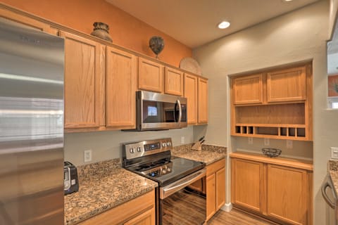 Oro Valley Condo w/ Pool; Mins to Golf & Hiking! Eigentumswohnung in Oro Valley