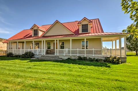 Custom Home w/ Decks in Boulder! Gateway to Parks! House in Capitol Reef