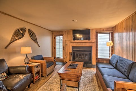 Slopeside Snowshoe Condo - Walk to Ski Lifts! Apartment in Snowshoe