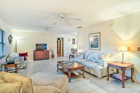 Port St. Lucie Home w/ Lanai & Private Pool Haus in Port Saint Lucie