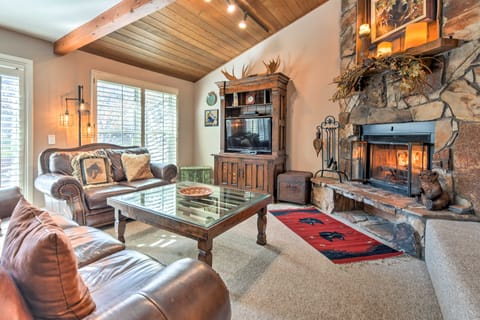 Park City Townhome w/ Hot Tub 1 Mile to Ski Lift! Condo in Snyderville