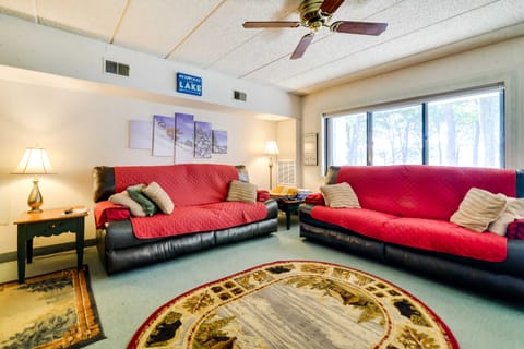 Lakefront Condo: Pool Access < 1 Mi to Big Boulder Apartment in Big Boulder Lake