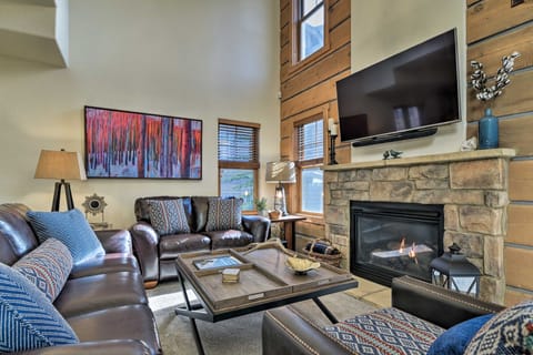 Winter Park Area Cabin, Hot Tub & Mountain Views! House in Fraser