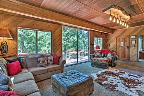 Expansive Retreat w/ Deck, Game Room & Lake Views! House in Lake Arrowhead