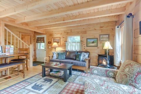 Updated Log Cabin Near Story Land & Diana's Baths! House in Madison