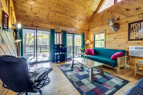 Hocking Hills Lake Gem w/ Hot Tub, Dock, 100 Acres House in Ohio