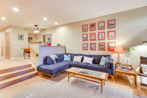 2 Mi to Diamond Peak! Corner-Unit Condo w/ Hot Tub Apartment in Incline Village