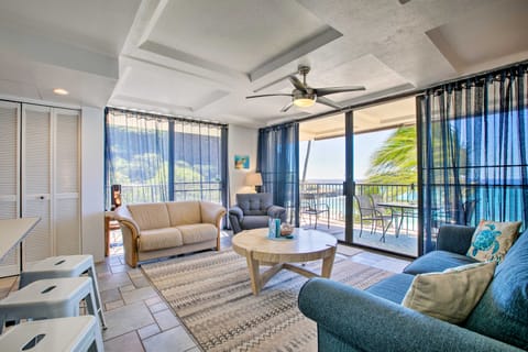 Updated Makaha Condo w/ Pool & Ocean-View Lanai! Apartamento in Makaha