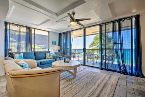 Updated Makaha Condo w/ Pool & Ocean-View Lanai! Appartamento in Makaha