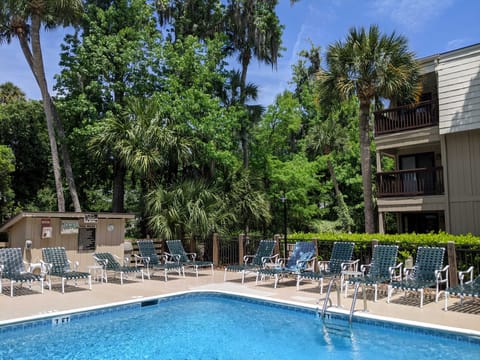 Villa w/ Prime Location: Walk to Beach & Coligny! Apartment in North Forest Beach