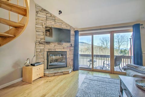 Ski Condo w/ Pool - Mins to Story Land & Attitash! Condo in Glen