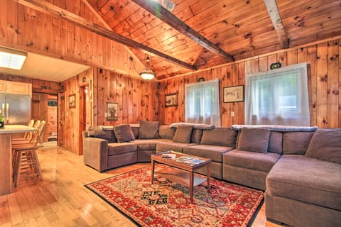 Ludlow Home w/ New Hot Tub, Near Okemo Resort! Haus in Plymouth