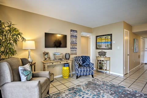 Gulf Shores Getaway w/ Pool, Spa & Beach Access! Apartment in West Beach