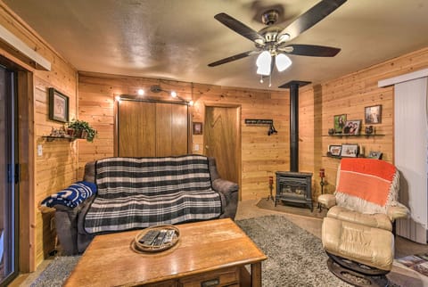 Munds Park Cabin w/Furnished Deck & Fire Pit! House in Munds Park