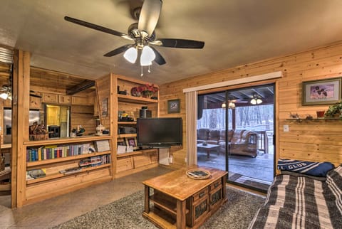 Munds Park Cabin w/Furnished Deck & Fire Pit! House in Munds Park