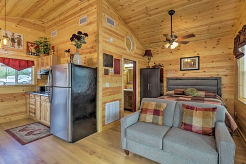 Cozy Heber Springs Cabin w/ Deck & Dock! Apartment in Arkansas