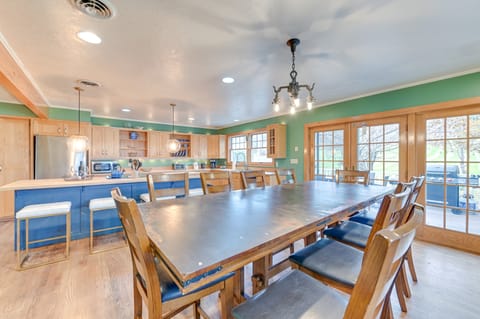 Slope Views: Luxe Windham Retreat w/ Hot Tub! House in Windham