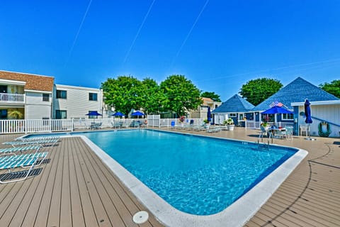 Ocean City Condo w/ Pool Access - Walk to Beach! Condominio in Ocean City