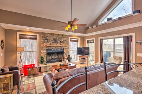 Beech Mountain Retreat w/ Open Deck: 2 Mi to Ski! House in Beech Mountain