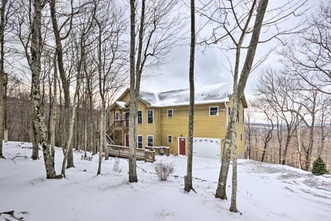 Beech Mountain Retreat w/ Open Deck: 2 Mi to Ski! House in Beech Mountain