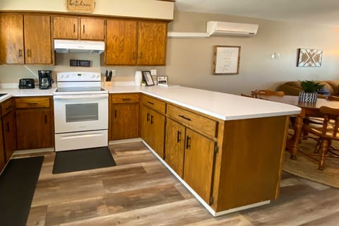 'Sacajawea Suite' w/ Deck: Near Trails & Sites! Condominio in North Dakota