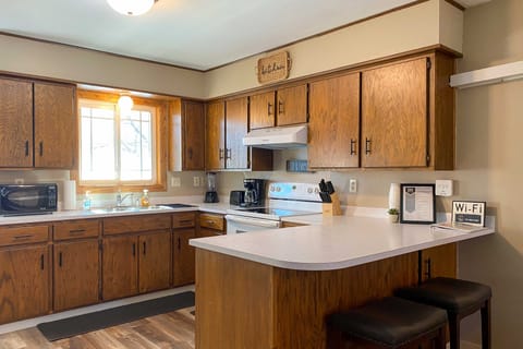 'Sacajawea Suite' w/ Deck: Near Trails & Sites! Apartment in North Dakota