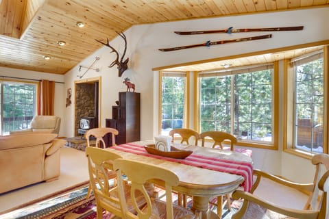 7 Mi to Northstar Resort: Tahoe Vista Family Cabin House in Tahoe Vista