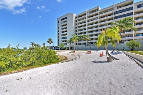 Hudson Resort Condo w/ Gulf Views & Beach! Apartment in Hudson