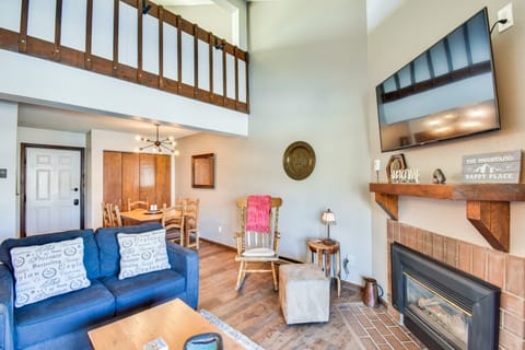 Central Steamboat Condo: Outdoor Hot Tub & Pool! Apartment in Steamboat Springs