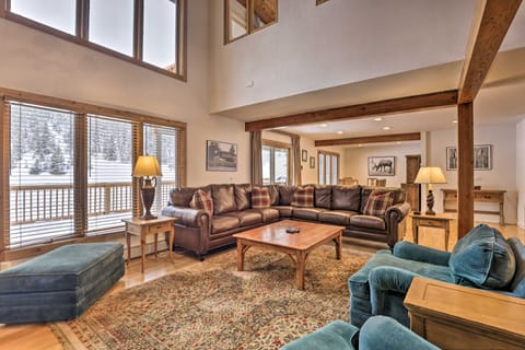 Luxe Vail Valley Retreat w/ Hot Tub! Apartment in Eagle County