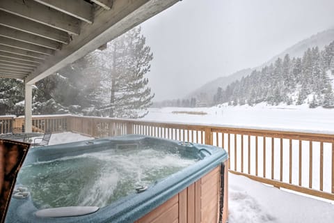 Luxe Vail Valley Retreat w/ Hot Tub! Apartment in Eagle County