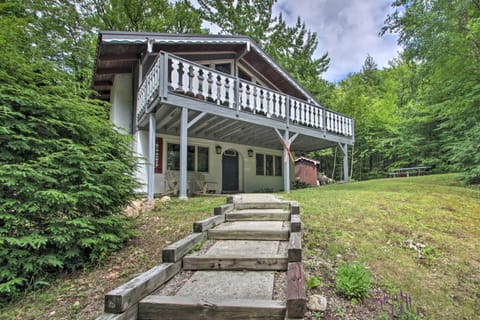 Beautiful Chalet ~ 5 Miles to Attitash Mountain Haus in Glen