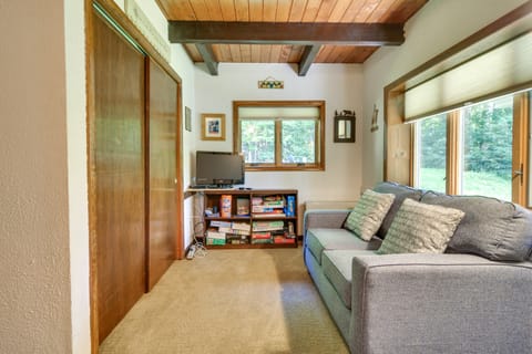 Beautiful Chalet ~ 5 Miles to Attitash Mountain House in Glen