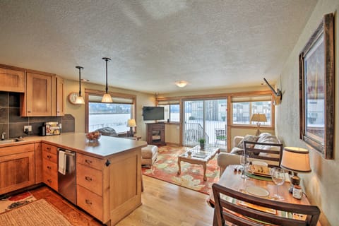 Lake Pend Oreille Condo w/ Porch & Mountain View! Apartment in Sandpoint