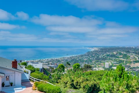 Pool & Coastline Views: Luxe La Jolla Home House in La Jolla