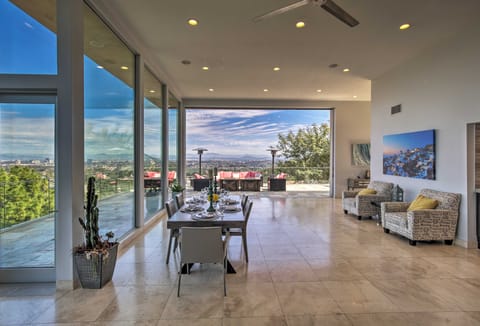 Luxury La Jolla Getaway w/ Pool & Coastline Views! Casa in La Jolla