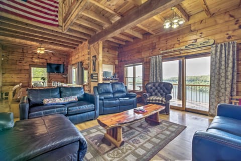 Spacious Cabin on Dale Hollow Lake w/Hot Tub! House in Tennessee