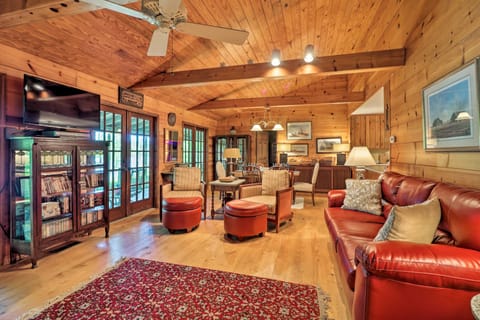 Lakefront Milledgeville Cabin: Private Dock, Porch House in Lake Sinclair