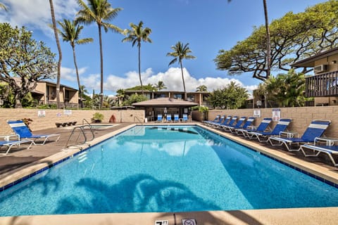 Garden View Condo w/ Pool - 400 Feet to Beach! Apartment in Kihei