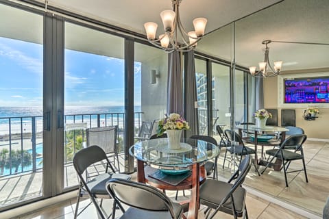 Chic PCB Condo w/ Pool Access + Beachfront Balcony Apartamento in Edgewater Gulf Beach
